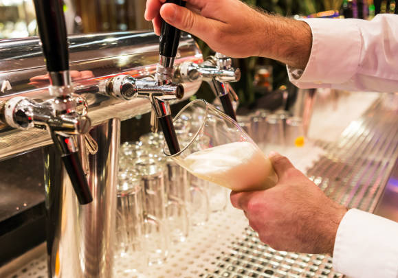 How to Hire the Best Bartender for Your Special Occasion